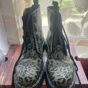 Dr. Martens Sinclair Jadon Green Leopard Combat Boots Women’s 9 NEW